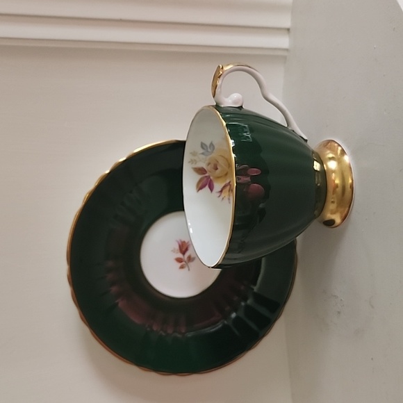 Royal Grafton Tea Cup and Saucer, Green and Gold Tea Cup and Saucer, Flower bouq - Picture 3 of 8